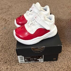 Kids Jordan 11 low